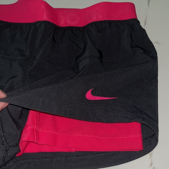 NIKE DRY FIT SHORTS SIZE SMALL - Picture 3 of 6